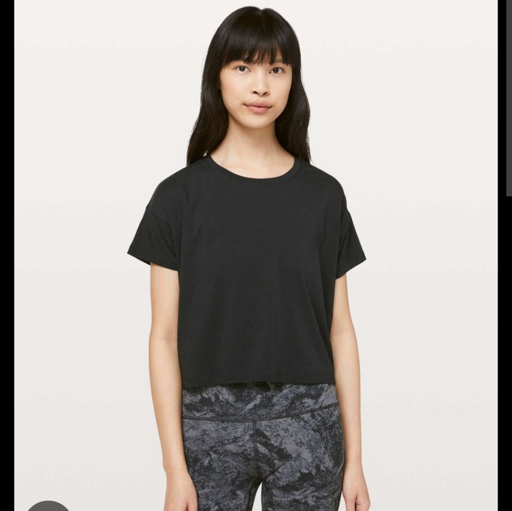 Lululemon Cates Short Sleeve Tee, Size 6